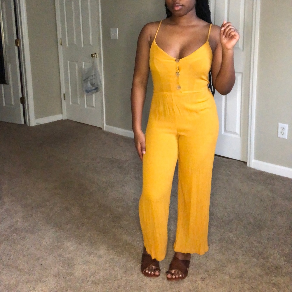 Yellow Jumpusit